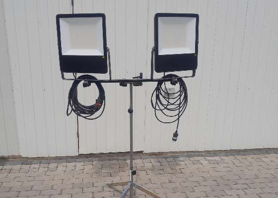 Oświetlenie budowlane ze statywem